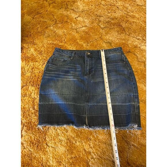 BACCINI Distressed Denim Raw Hem Skirt 10P - Picture 8 of 10